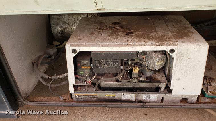 image for item DA8524 2004 Workhorse W22 medical clinic RV