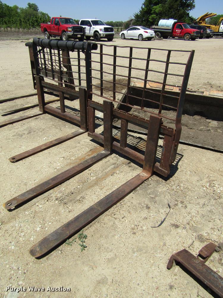 image for item DB4942 1998 New Holland LX865 skid steer