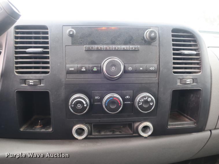 image for item DB8775 2007 Chevrolet Silverado 2500HD pickup truck