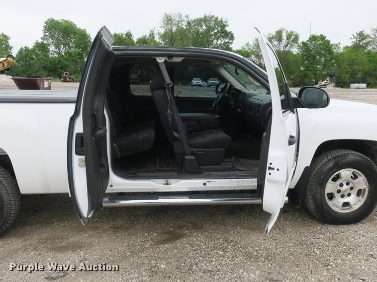 image for item DB8776 2013 Chevrolet Silverado 1500 Ext. Cab pickup truck