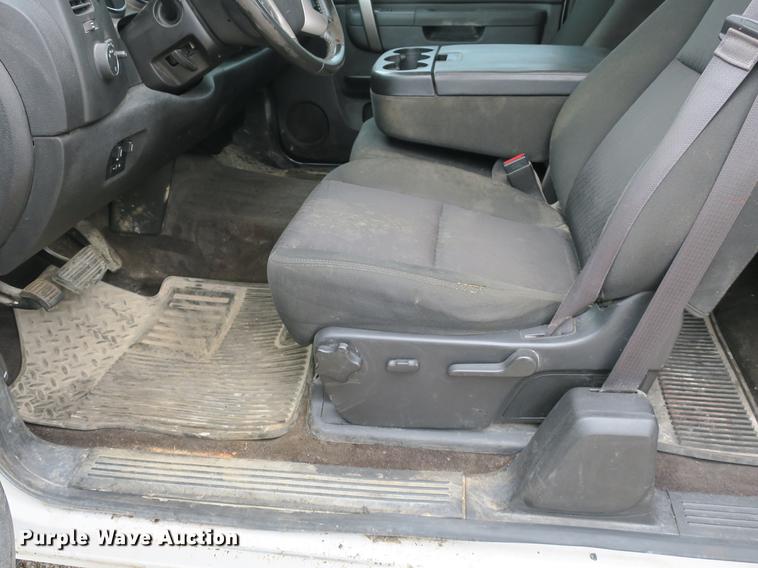 image for item DB8776 2013 Chevrolet Silverado 1500 Ext. Cab pickup truck