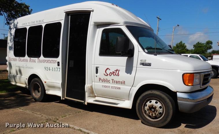 image for item DB9627 2005 Ford E350 Super Duty shuttle bus