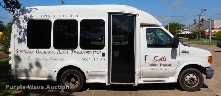 image for item DB9627 2005 Ford E350 Super Duty shuttle bus