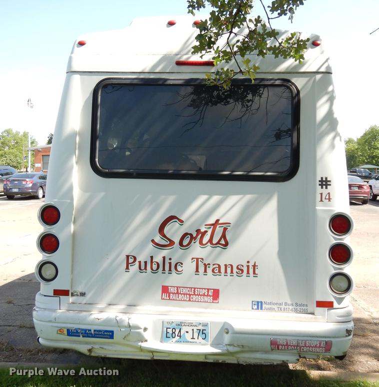 image for item DB9627 2005 Ford E350 Super Duty shuttle bus