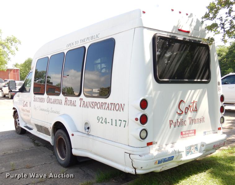 image for item DB9627 2005 Ford E350 Super Duty shuttle bus