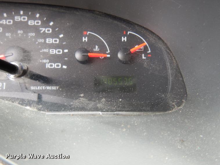 image for item DB9627 2005 Ford E350 Super Duty shuttle bus