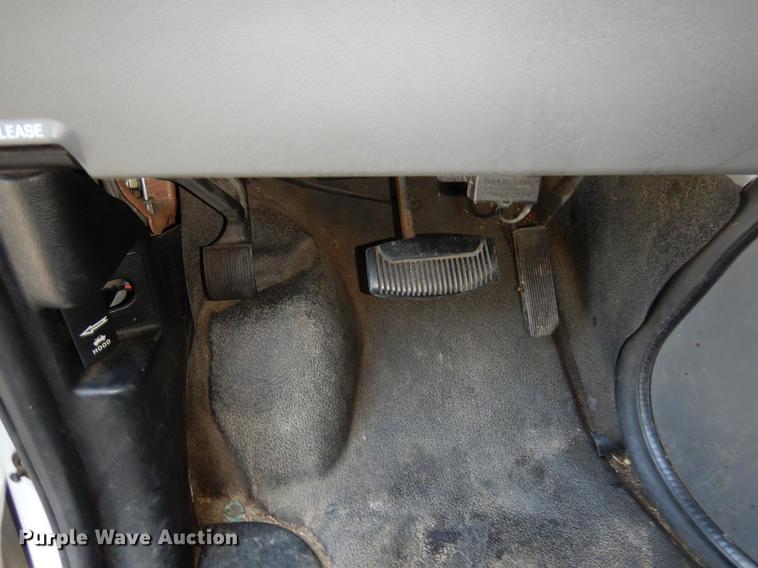 image for item DB9627 2005 Ford E350 Super Duty shuttle bus