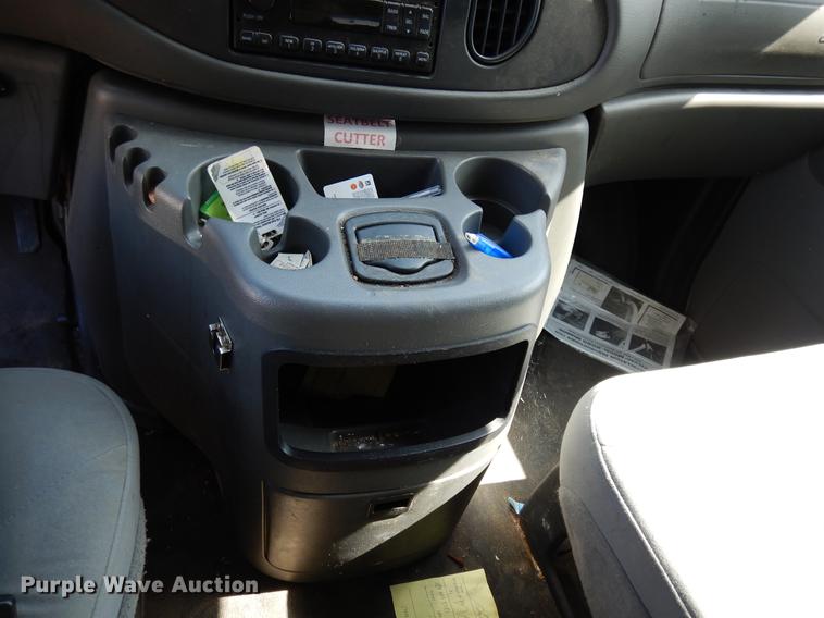 image for item DB9627 2005 Ford E350 Super Duty shuttle bus