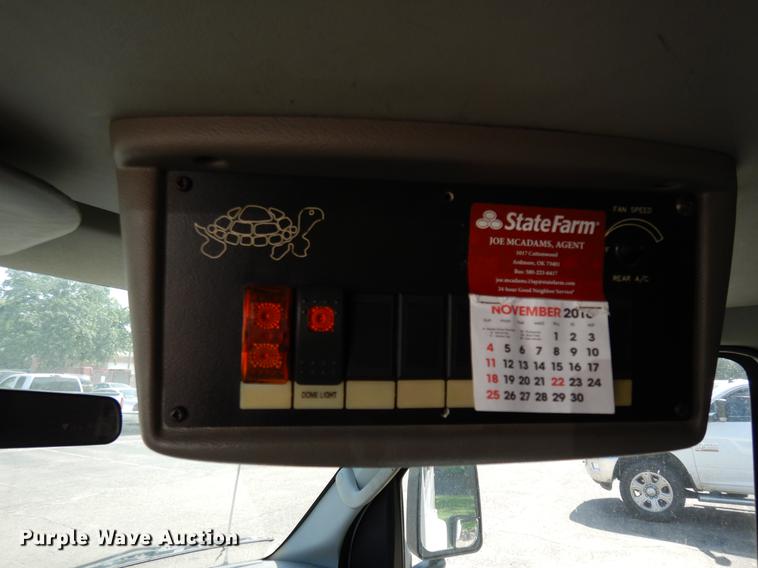 image for item DB9627 2005 Ford E350 Super Duty shuttle bus