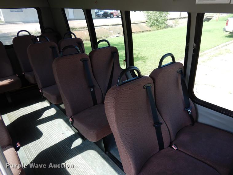 image for item DB9627 2005 Ford E350 Super Duty shuttle bus