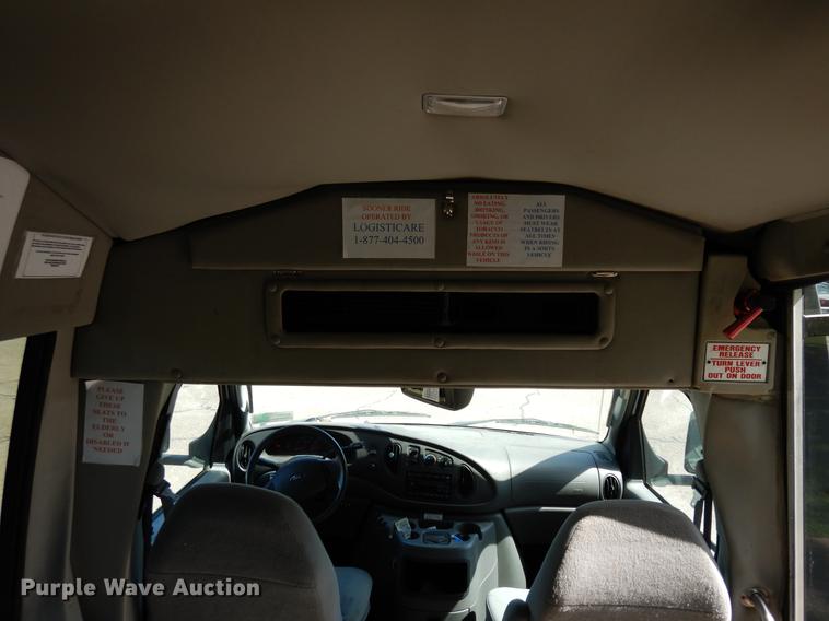 image for item DB9627 2005 Ford E350 Super Duty shuttle bus