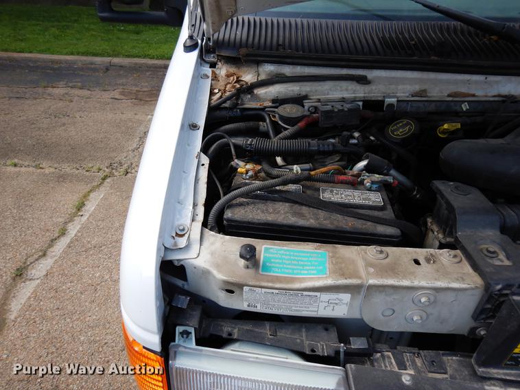 image for item DB9627 2005 Ford E350 Super Duty shuttle bus