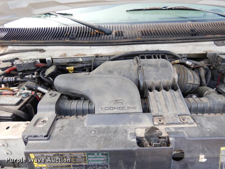 image for item DB9627 2005 Ford E350 Super Duty shuttle bus