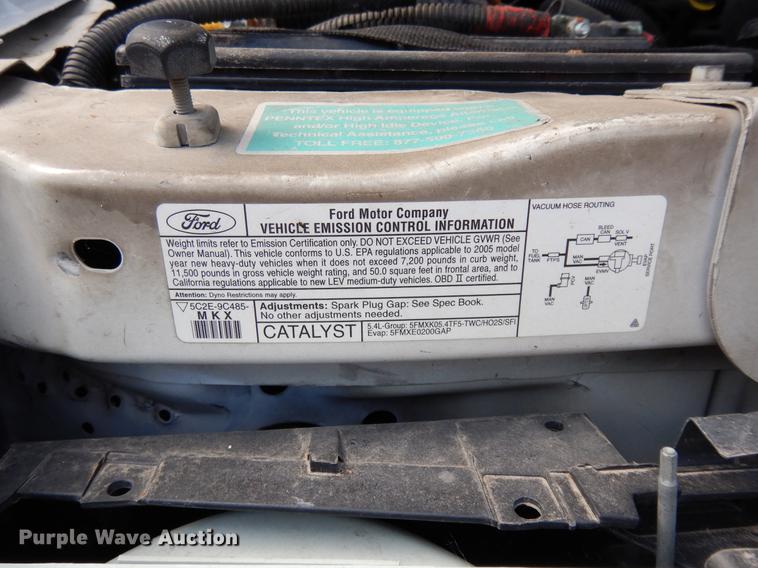 image for item DB9627 2005 Ford E350 Super Duty shuttle bus