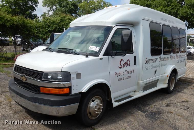 image for item DB9629 2009 Chevrolet Express 3500 shuttle bus