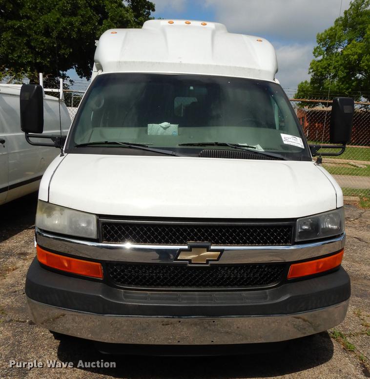 image for item DB9629 2009 Chevrolet Express 3500 shuttle bus