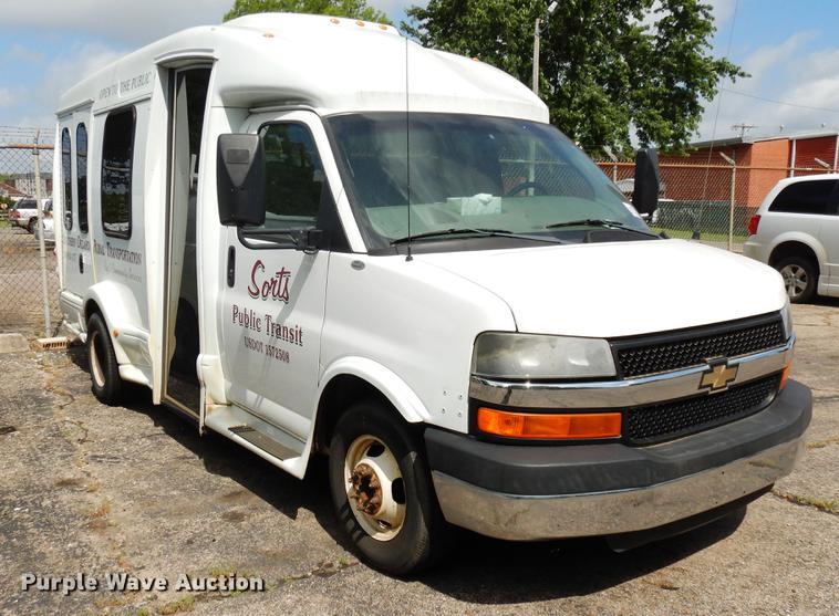 image for item DB9629 2009 Chevrolet Express 3500 shuttle bus