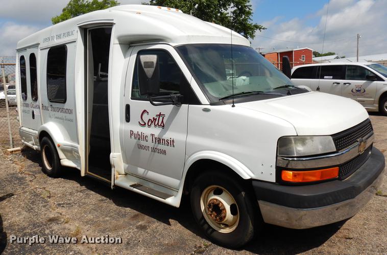 image for item DB9629 2009 Chevrolet Express 3500 shuttle bus