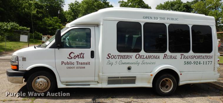 image for item DB9629 2009 Chevrolet Express 3500 shuttle bus