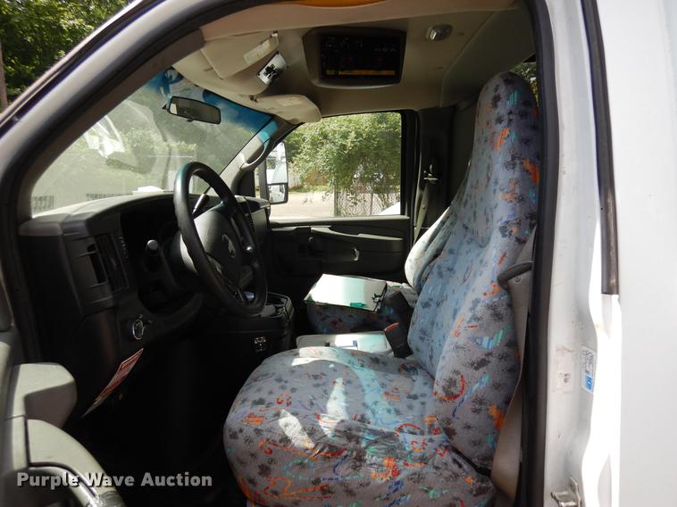 image for item DB9629 2009 Chevrolet Express 3500 shuttle bus