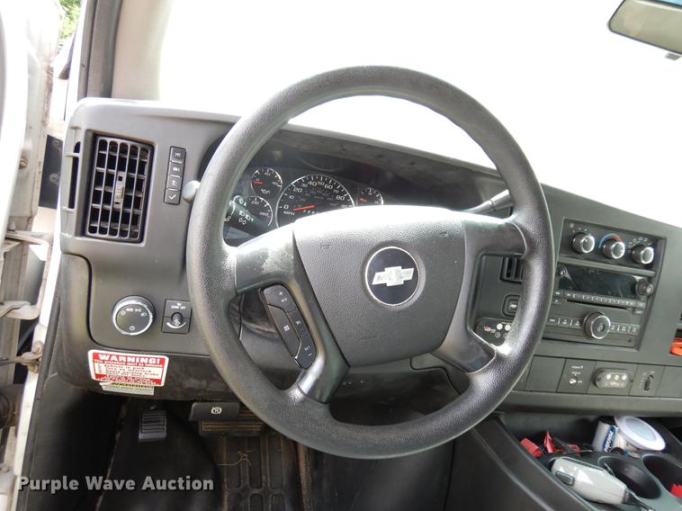 image for item DB9629 2009 Chevrolet Express 3500 shuttle bus