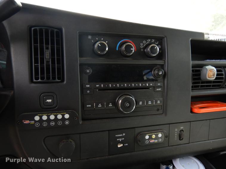 image for item DB9629 2009 Chevrolet Express 3500 shuttle bus