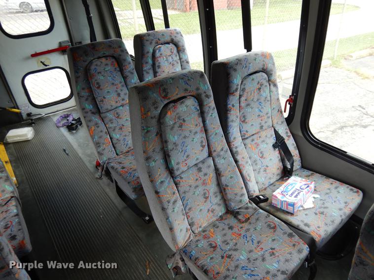 image for item DB9629 2009 Chevrolet Express 3500 shuttle bus