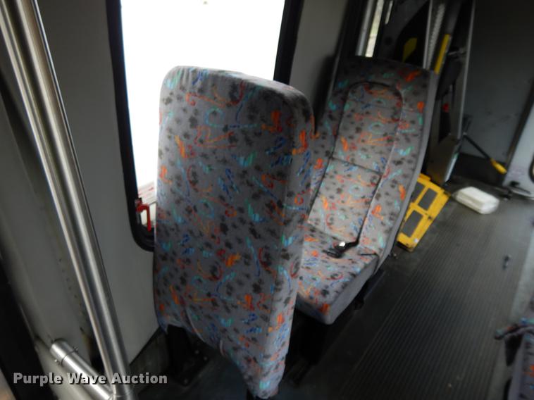 image for item DB9629 2009 Chevrolet Express 3500 shuttle bus