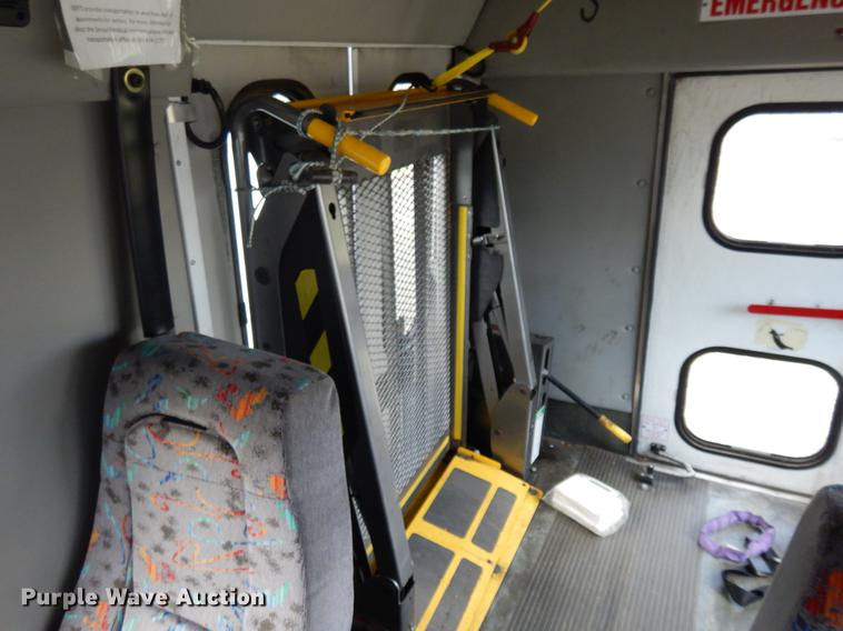 image for item DB9629 2009 Chevrolet Express 3500 shuttle bus