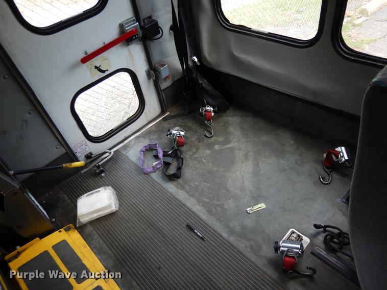 image for item DB9629 2009 Chevrolet Express 3500 shuttle bus