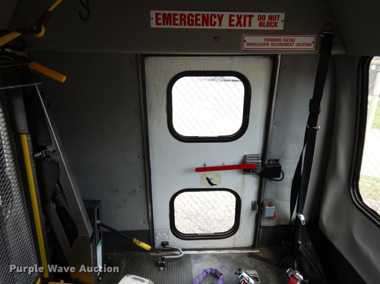 image for item DB9629 2009 Chevrolet Express 3500 shuttle bus