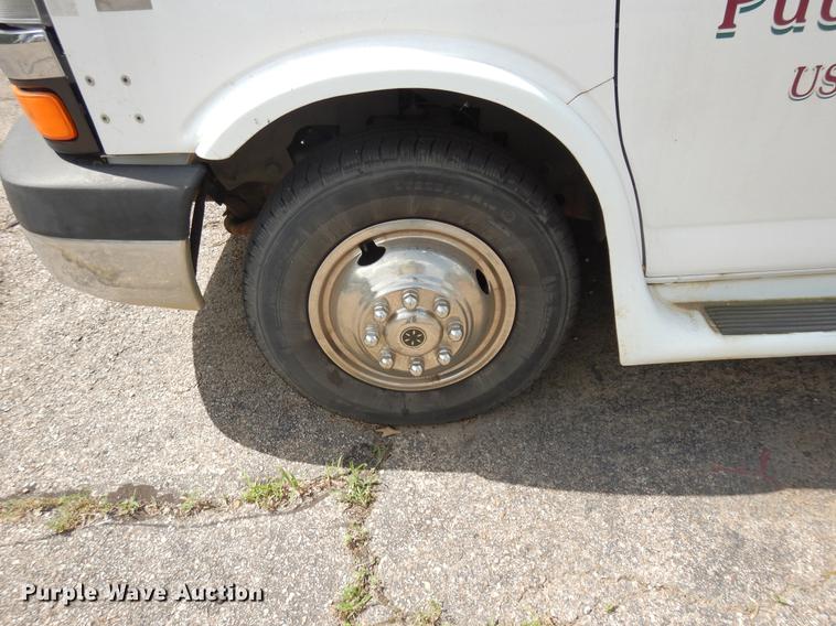 image for item DB9629 2009 Chevrolet Express 3500 shuttle bus