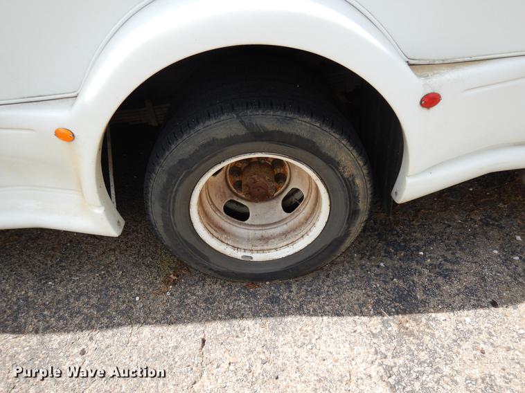 image for item DB9629 2009 Chevrolet Express 3500 shuttle bus