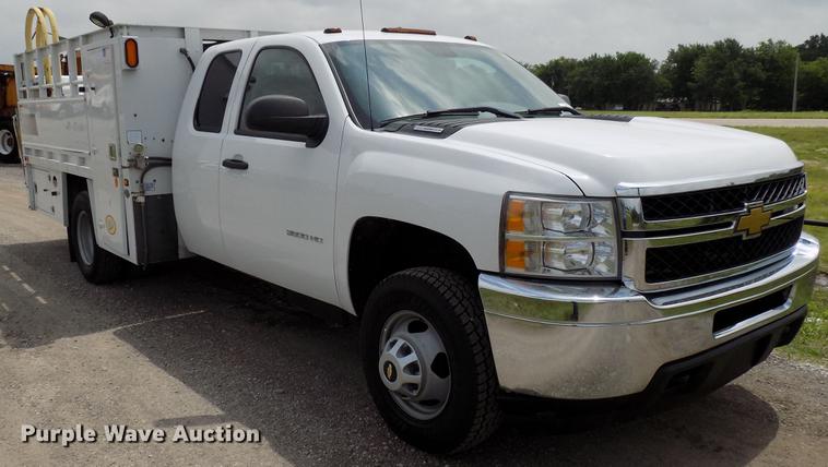 image for item DB9645 2011 Chevrolet Silverado 2500HD Ext. Cab utility bed pickup truck