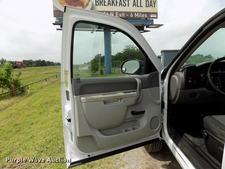 image for item DB9645 2011 Chevrolet Silverado 2500HD Ext. Cab utility bed pickup truck