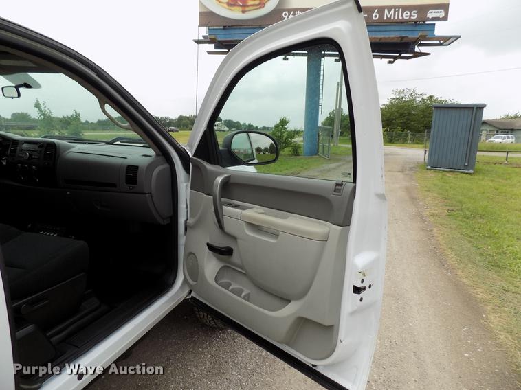 image for item DB9645 2011 Chevrolet Silverado 2500HD Ext. Cab utility bed pickup truck