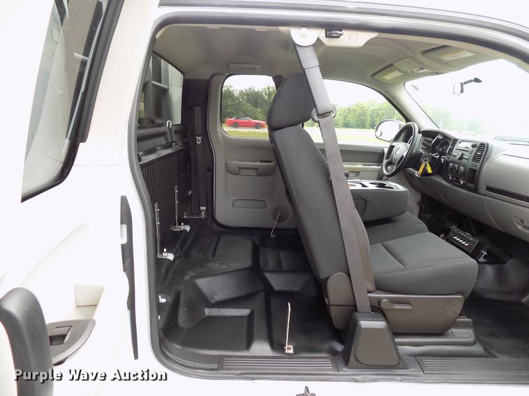image for item DB9645 2011 Chevrolet Silverado 2500HD Ext. Cab utility bed pickup truck