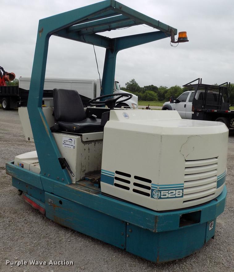 image for item DB9647 Tennant 528 floor scrubber