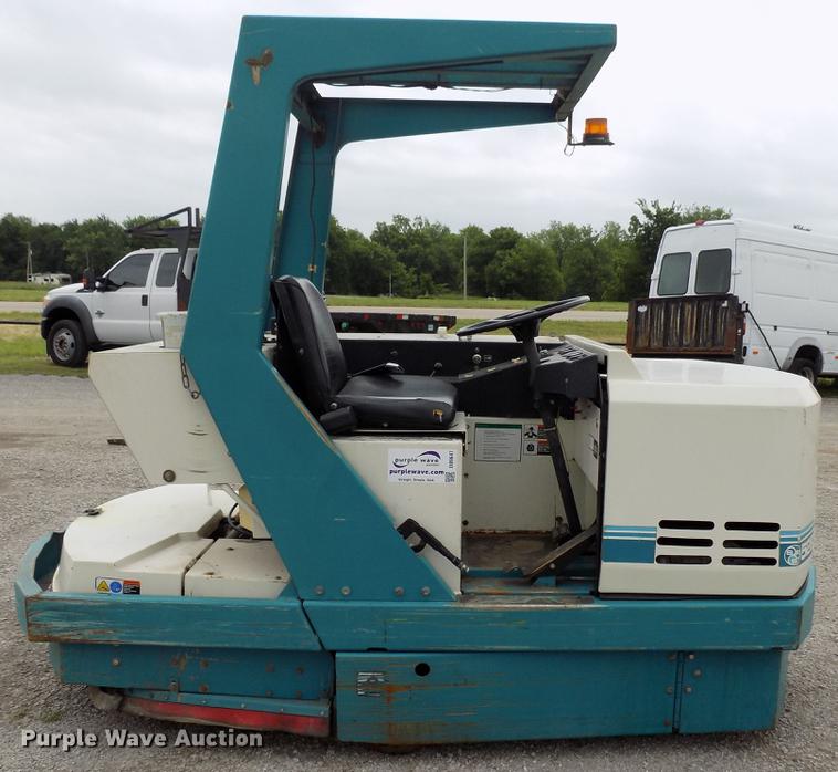 image for item DB9647 Tennant 528 floor scrubber