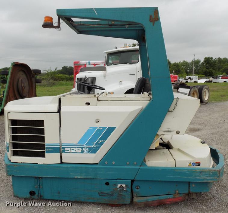 image for item DB9647 Tennant 528 floor scrubber