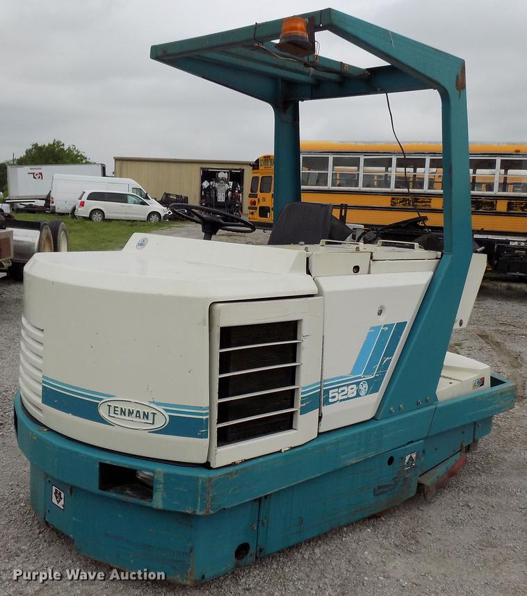 image for item DB9647 Tennant 528 floor scrubber