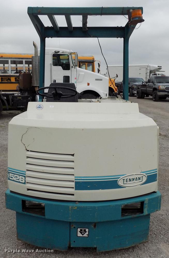 image for item DB9647 Tennant 528 floor scrubber