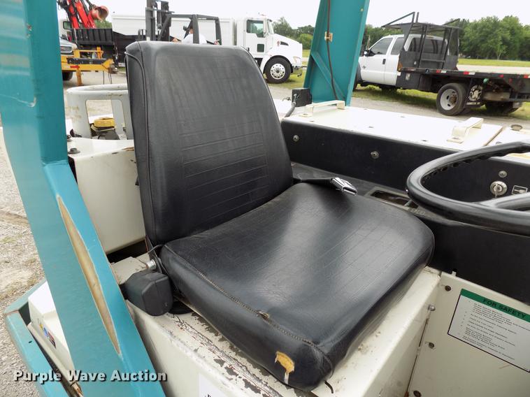 image for item DB9647 Tennant 528 floor scrubber