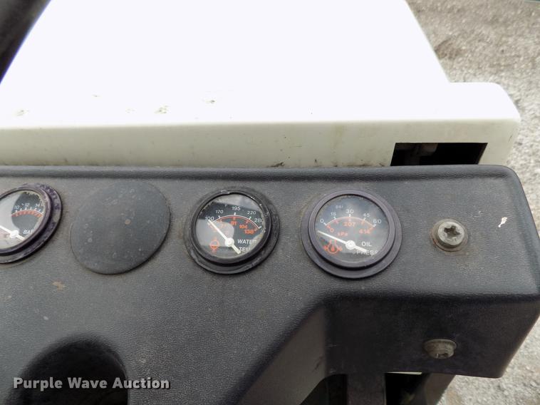 image for item DB9647 Tennant 528 floor scrubber