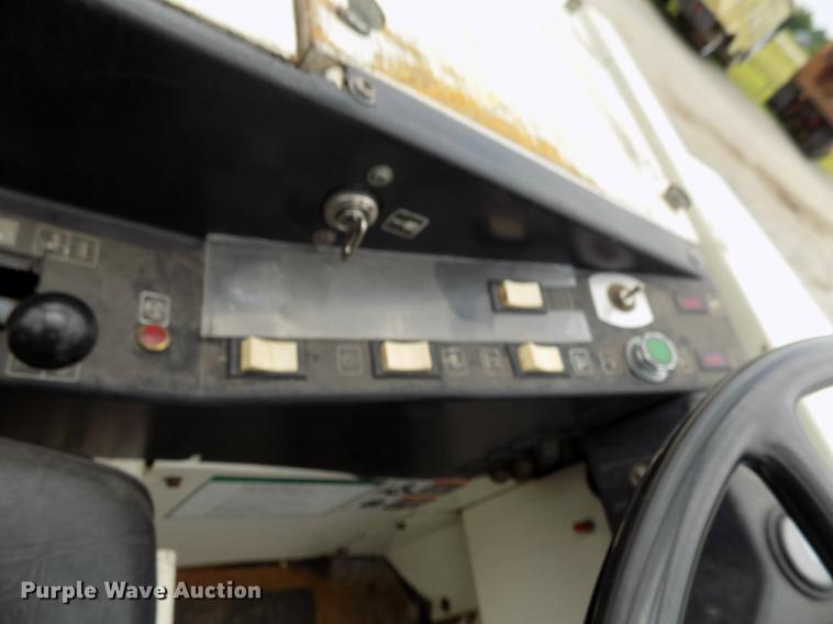 image for item DB9647 Tennant 528 floor scrubber