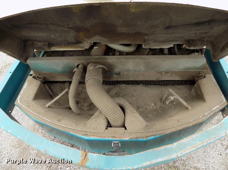 image for item DB9647 Tennant 528 floor scrubber