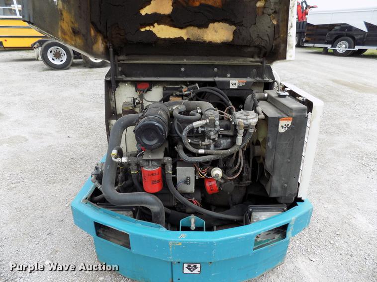 image for item DB9647 Tennant 528 floor scrubber