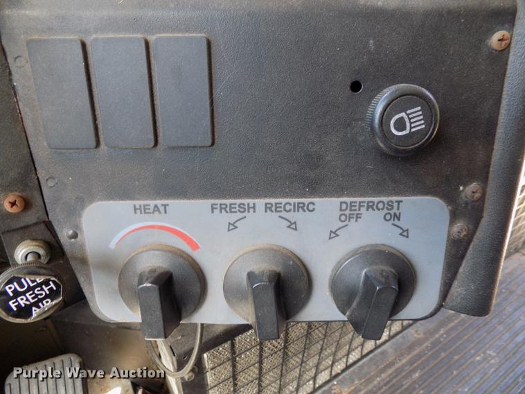 image for item DB9715 1997 Thomas Built Saf-T-Liner MVP ER school bus