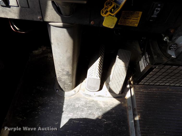 image for item DB9715 1997 Thomas Built Saf-T-Liner MVP ER school bus