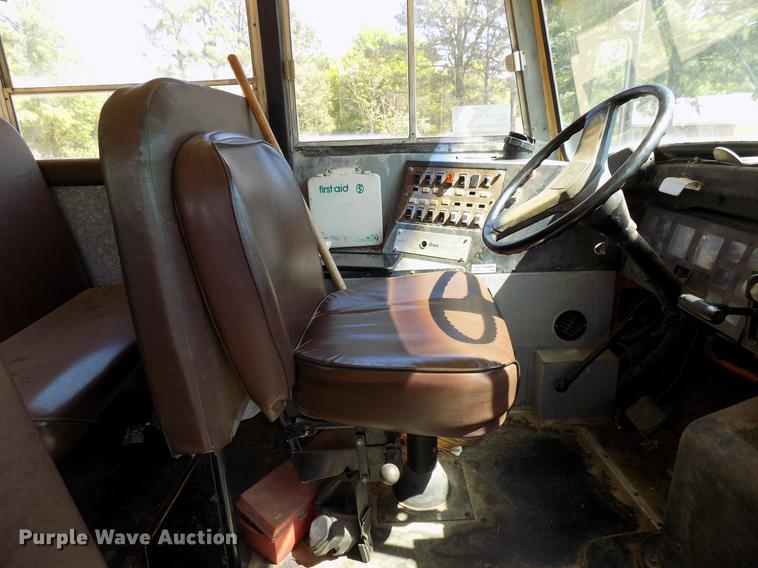 image for item DB9716 1990 International 3800 school bus